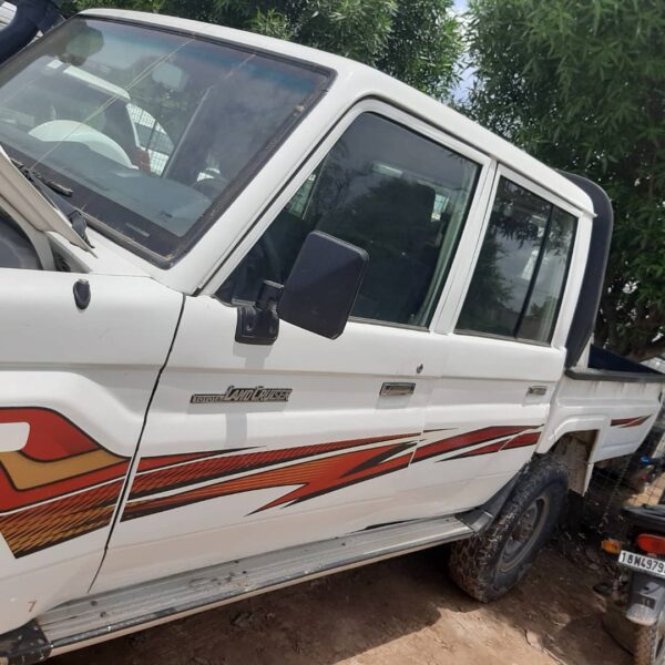 Land cruiser 79